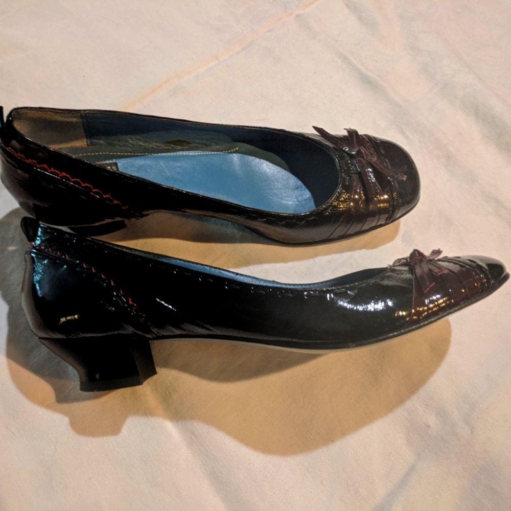 Biala classic Black leather Brown Leather details Shoe size 9 1/2 M